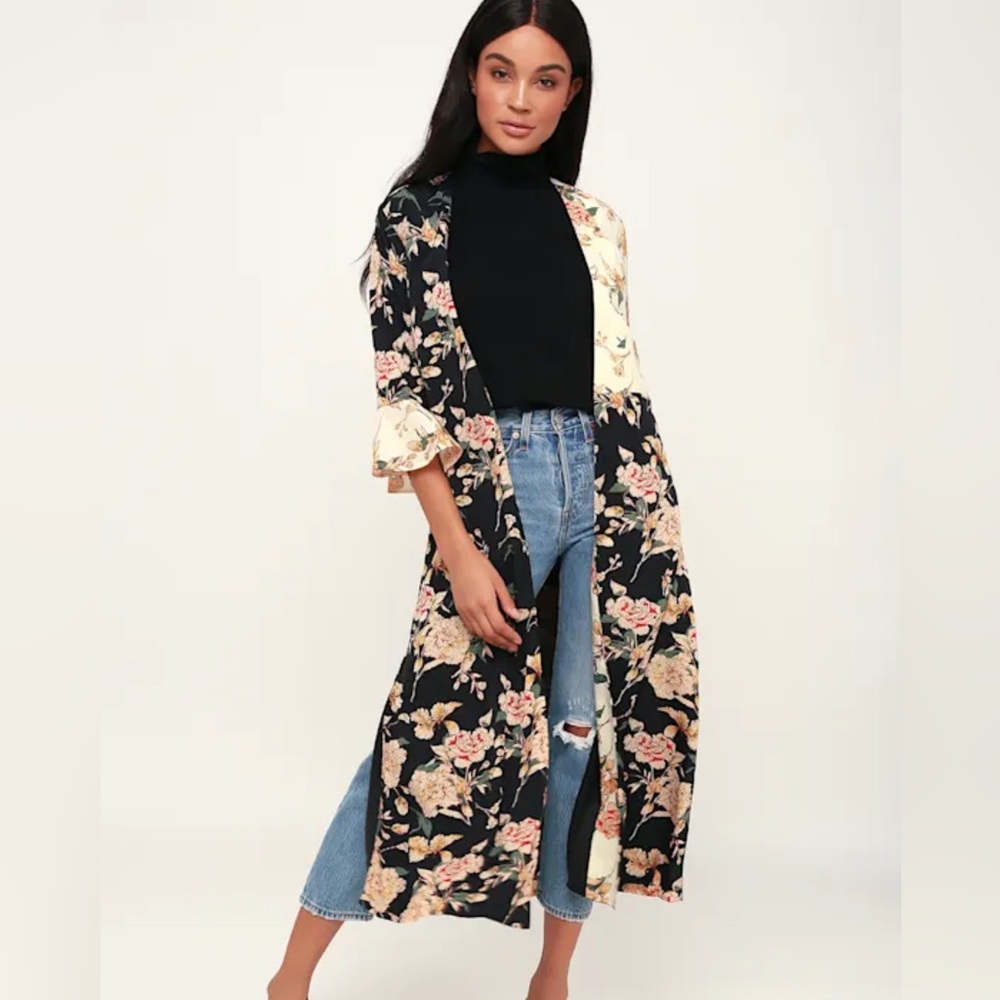 💜 3 for $10 Lulu's Floral Kimono Dress - Black and Gold